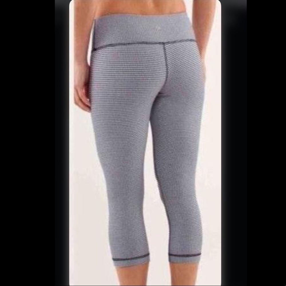 Lululemon capris size 6 navy gingham winder under